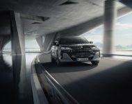 2023 BMW M760e xDrive - Front Wallpaper 190x150