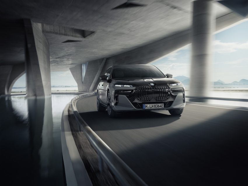 2023 BMW M760e xDrive - Front Wallpaper 850x638 #2