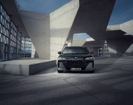 2023 BMW M760e xDrive - Front Wallpaper 190x150