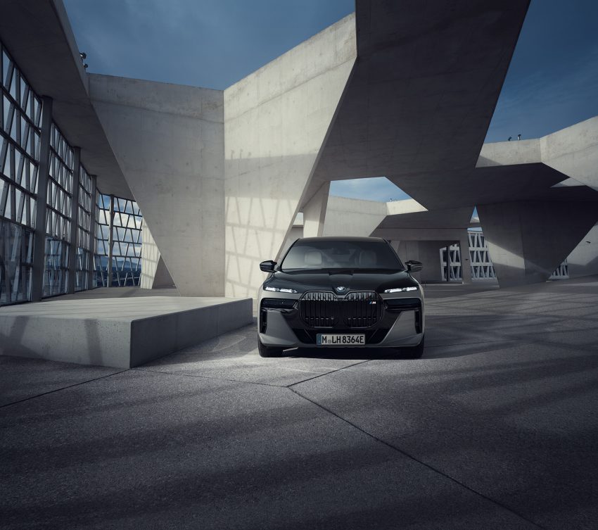 2023 BMW M760e xDrive - Front Wallpaper 850x753 #9