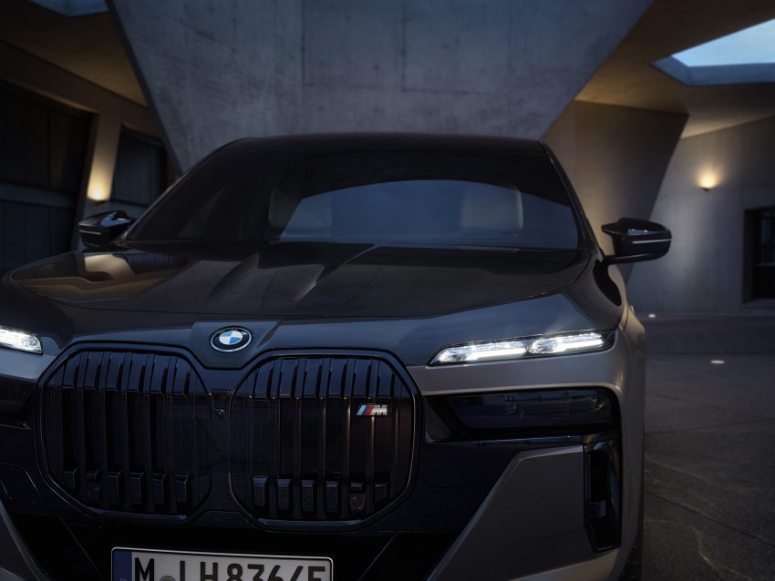 2023 BMW M760e xDrive - Headlight Wallpaper 850x638 #19