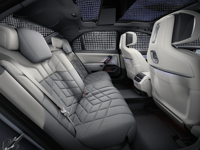 2023 BMW M760e xDrive - Interior, Rear Seats Wallpaper 850x637 #35