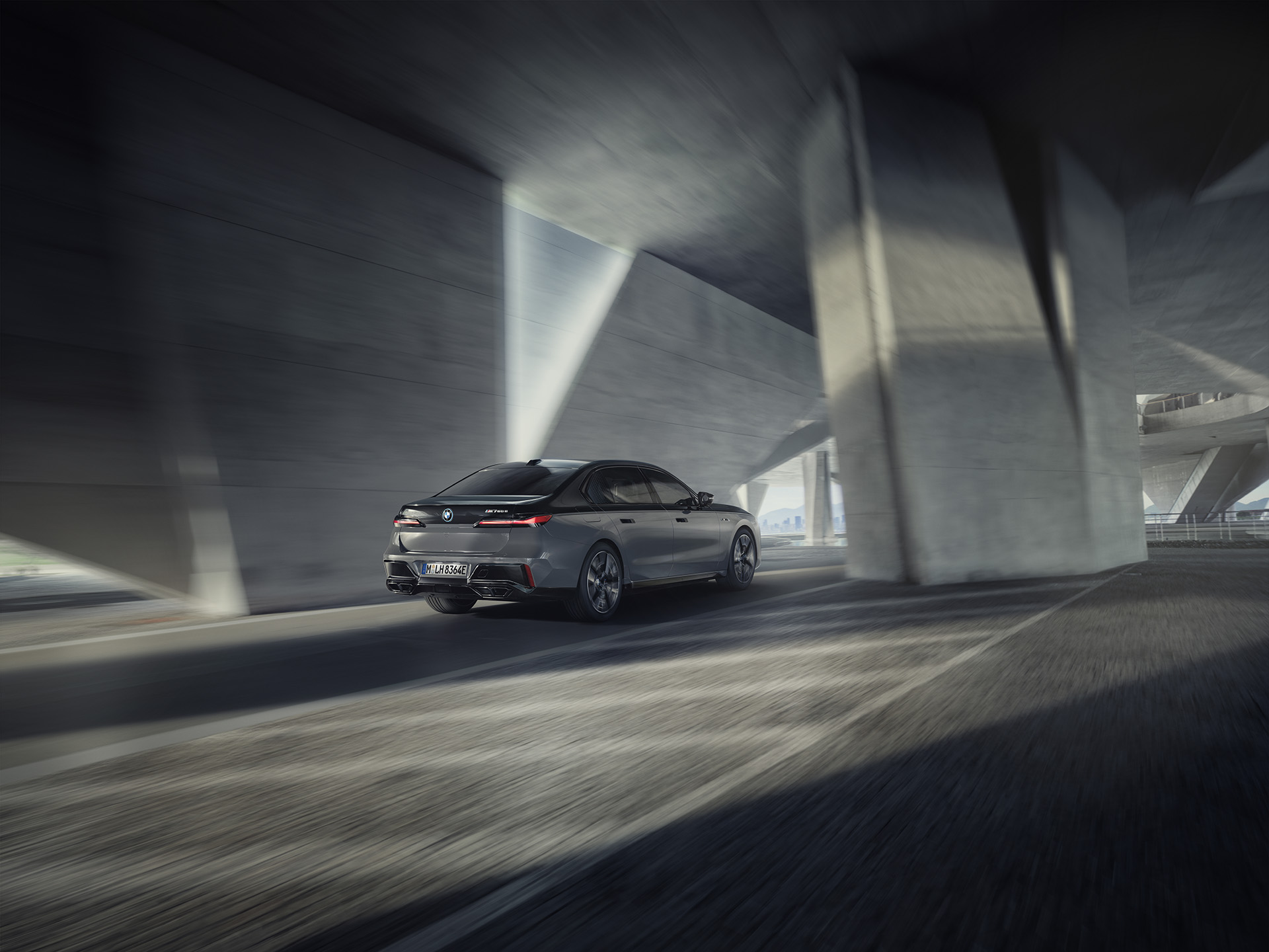 Download 2023 BMW M760e xDrive - Rear Three-Quarter HD Wallpaper 1920x1440 #4