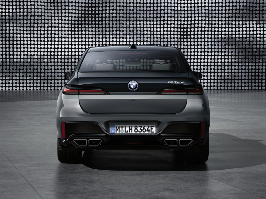 2023 BMW M760e xDrive - Rear Wallpaper 850x637 #16