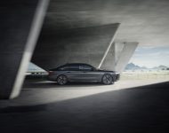 2023 BMW M760e xDrive - Side Wallpaper 190x150