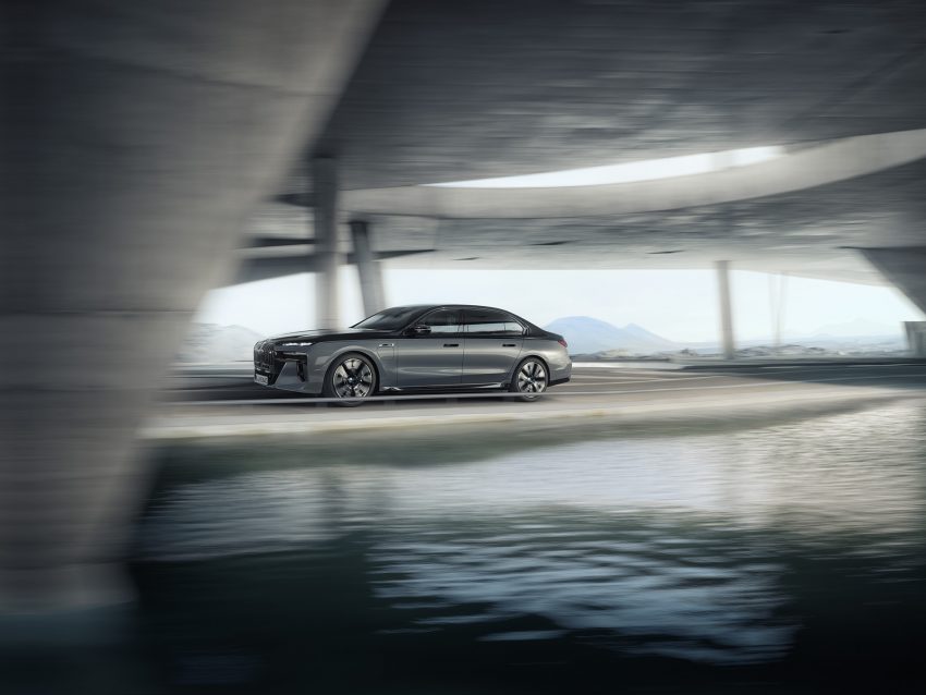 2023 BMW M760e xDrive - Side Wallpaper 850x638 #6