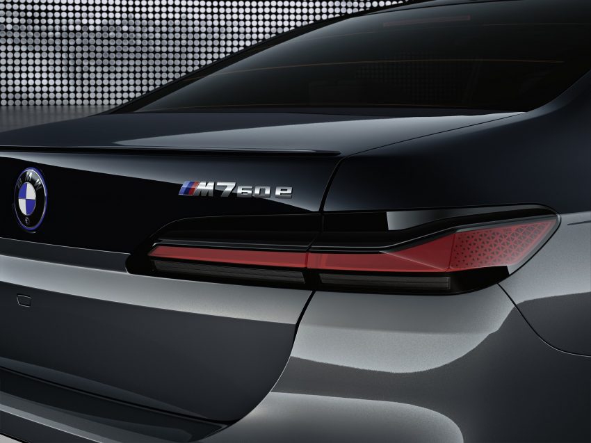 2023 BMW M760e xDrive - Tail Light Wallpaper 850x637 #26