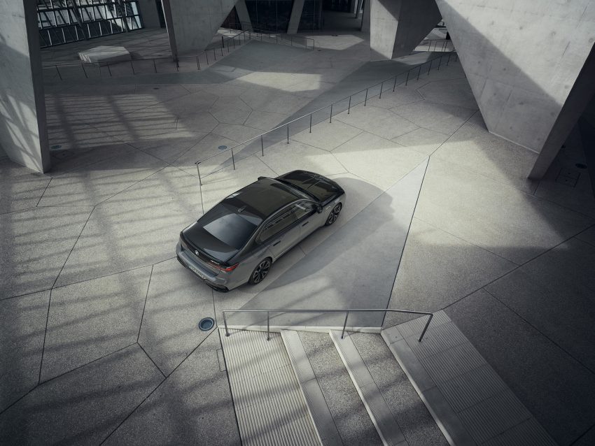 2023 BMW M760e xDrive - Top Wallpaper 850x638 #12