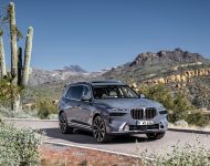 2023 BMW X7 - Front Three-Quarter Wallpaper 190x150