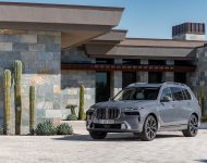 2023 BMW X7 - Front Three-Quarter Wallpaper 190x150