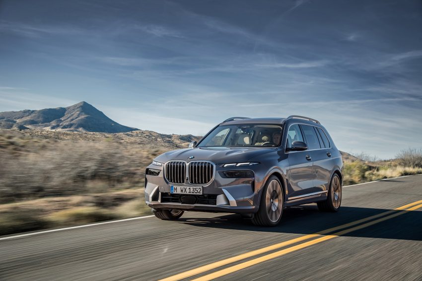 2023 BMW X7 - Front Three-Quarter Wallpaper 850x567 #13