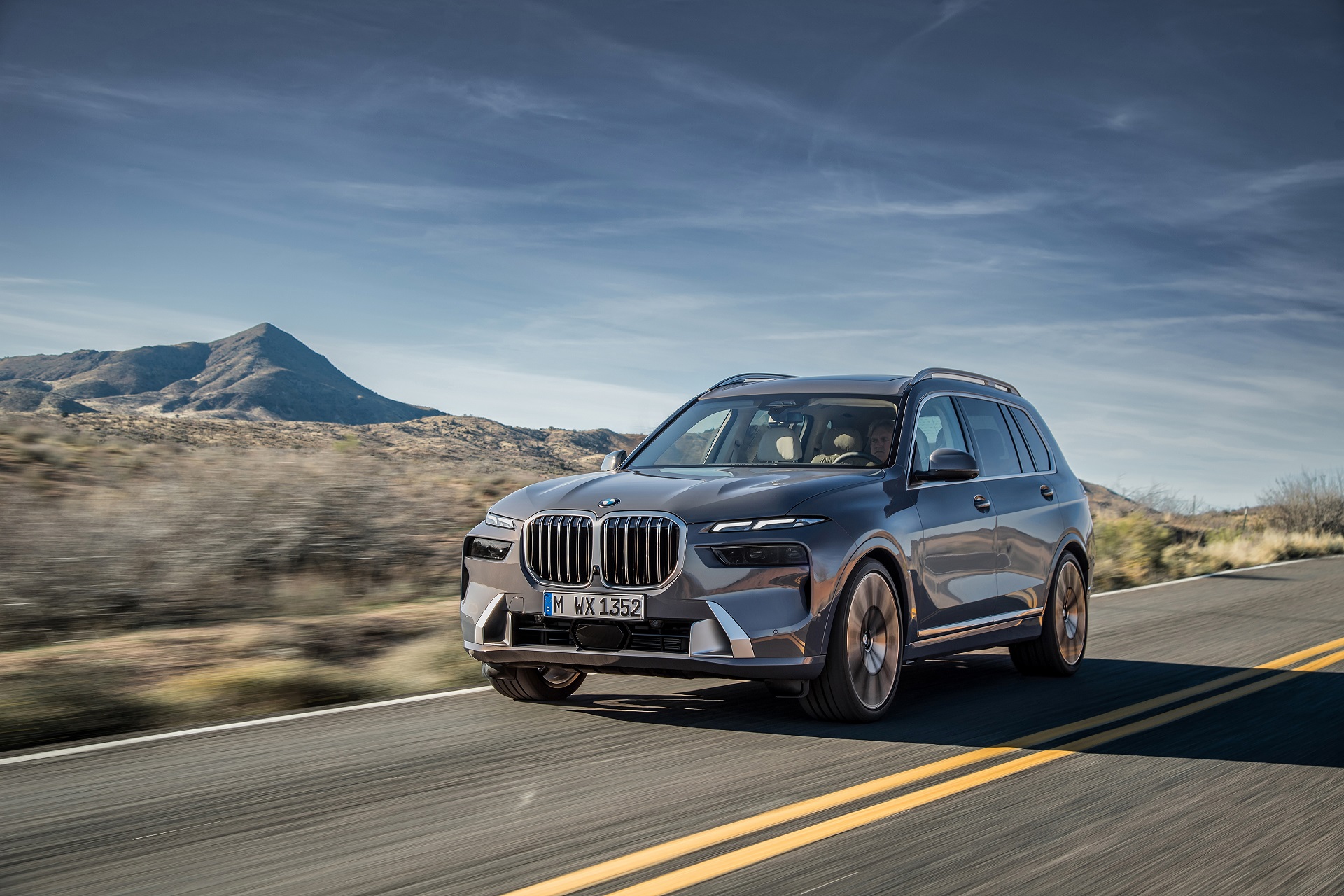 Download 2023 BMW X7 - Front Three-Quarter HD Wallpaper 1920x1280 #13