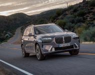 2023 BMW X7 - Front Three-Quarter Wallpaper 190x150