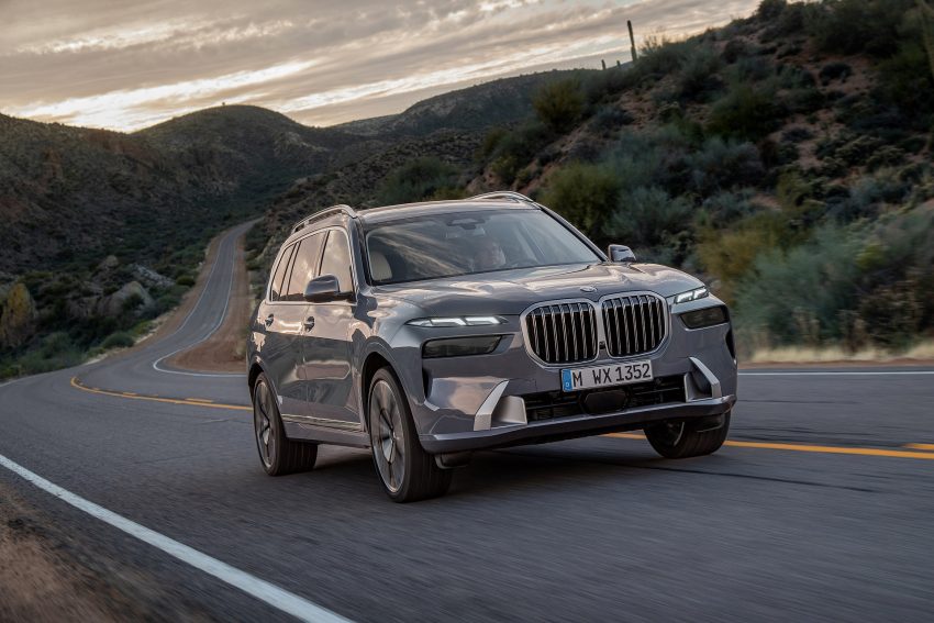 2023 BMW X7 - Front Three-Quarter Wallpaper 850x567 #3