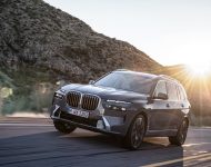 2023 BMW X7 - Front Three-Quarter Wallpaper 190x150