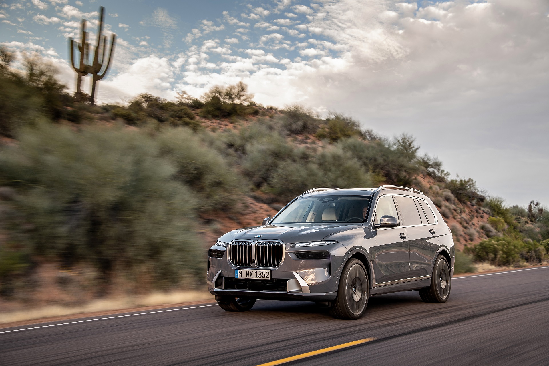 Download 2023 BMW X7 - Front Three-Quarter HD Wallpaper 1920x1280 #23