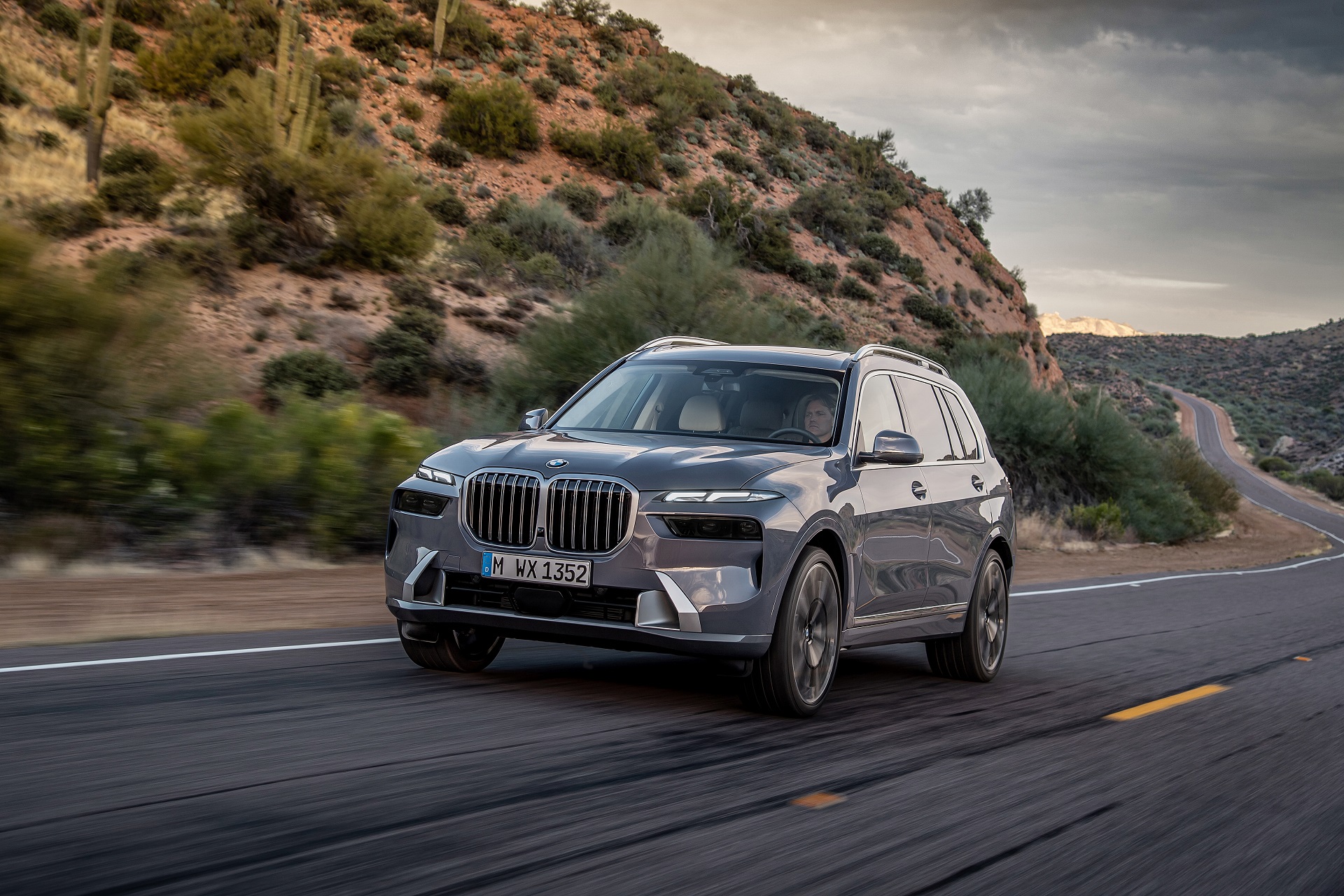 Download 2023 BMW X7 - Front Three-Quarter HD Wallpaper 1920x1280 #24