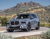 2023 BMW X7 - Front Three-Quarter Wallpaper 190x150