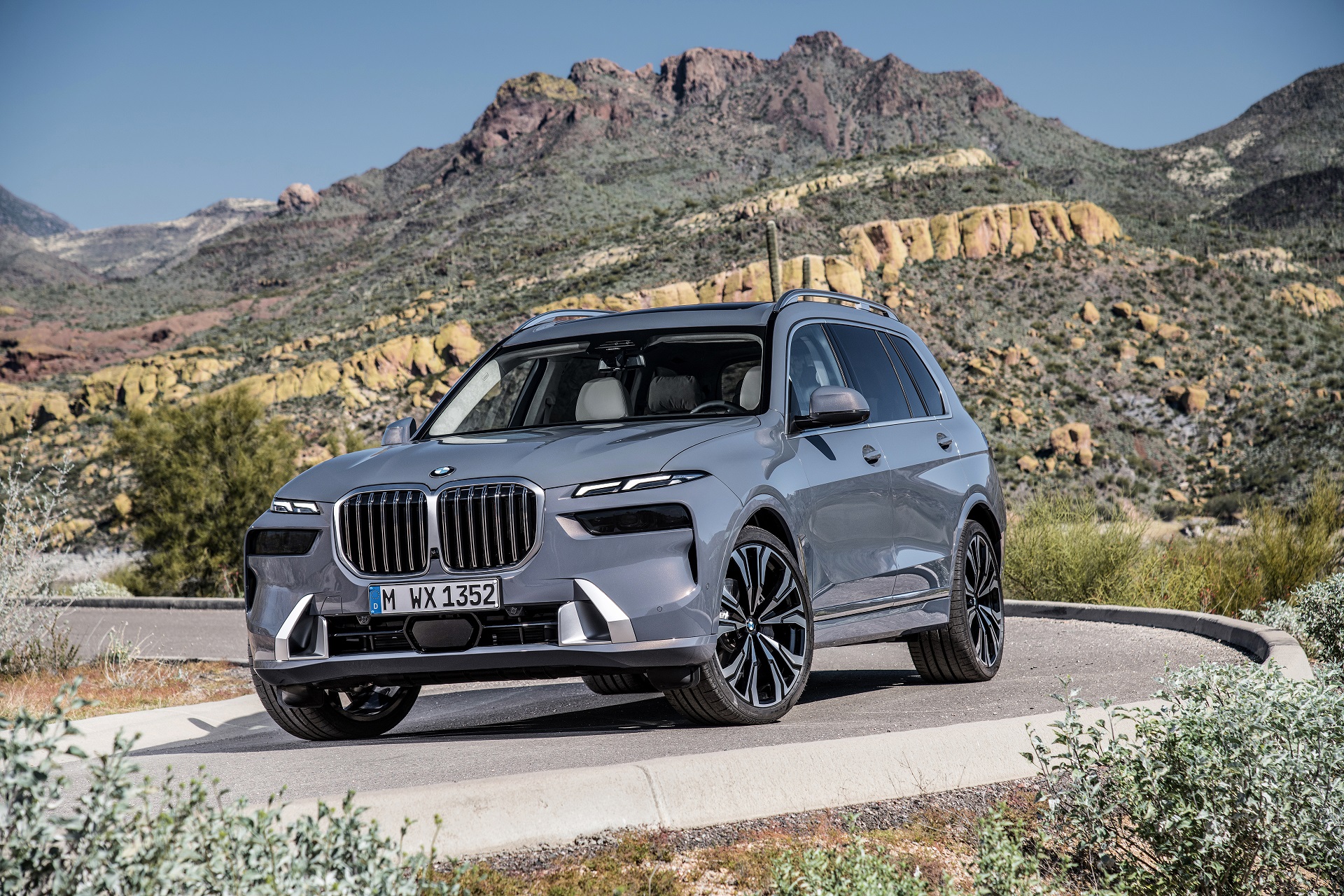 Download 2023 BMW X7 - Front Three-Quarter HD Wallpaper 1920x1280 #26