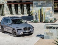 2023 BMW X7 - Front Three-Quarter Wallpaper 190x150