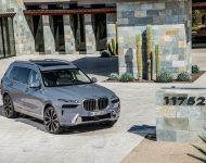 2023 BMW X7 - Front Three-Quarter Wallpaper 190x150