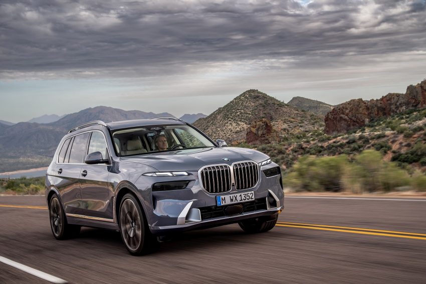 2023 BMW X7 - Front Three-Quarter Wallpaper 850x567 #1