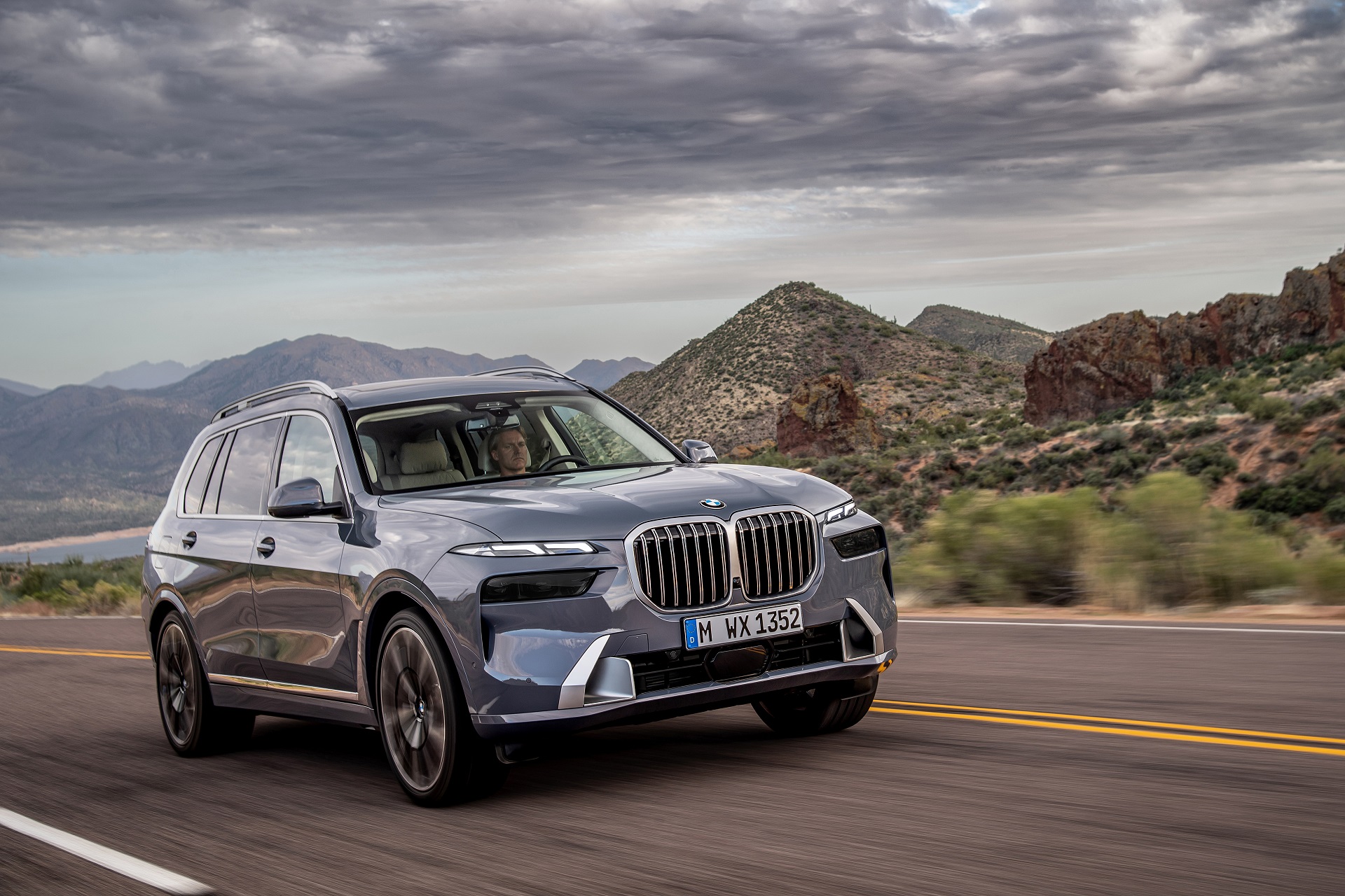 Download 2023 BMW X7 - Front Three-Quarter HD Wallpaper 1920x1280 #1