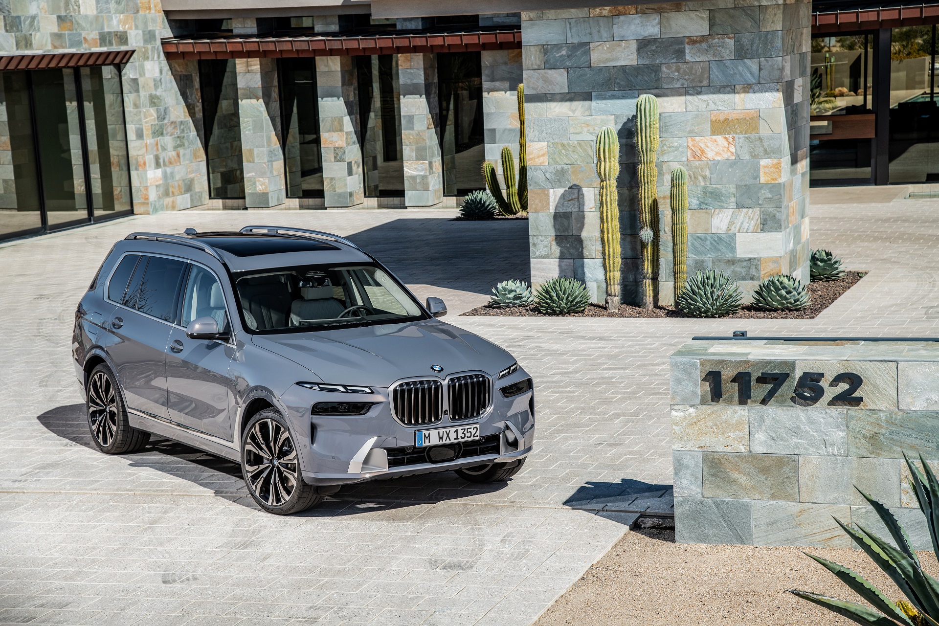 Download 2023 BMW X7 - Front Three-Quarter HD Wallpaper 1920x1280 #33