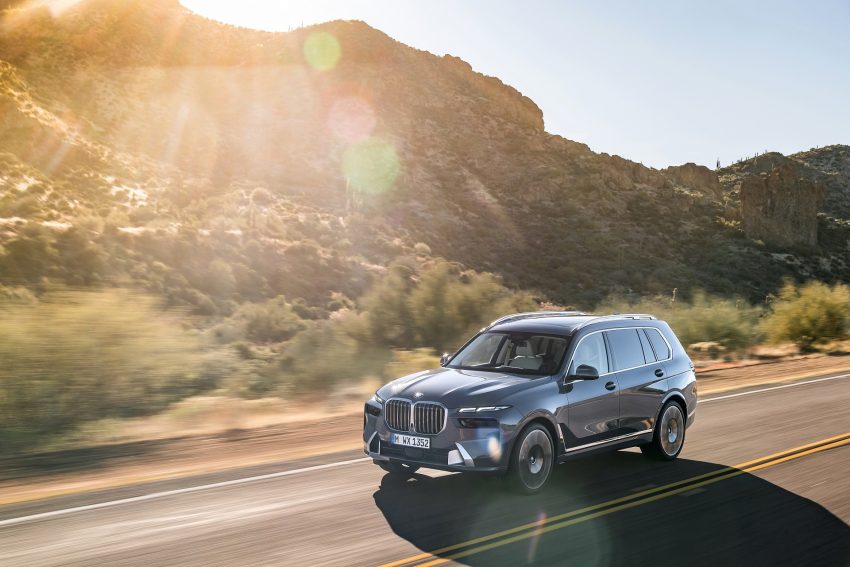 2023 BMW X7 - Front Three-Quarter Wallpaper 850x567 #15
