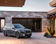 2023 BMW X7 - Front Three-Quarter Wallpaper 190x150
