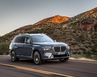 2023 BMW X7 - Front Three-Quarter Wallpaper 190x150