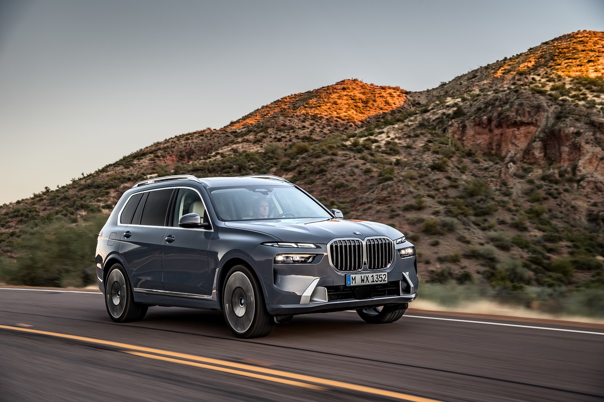 Download 2023 BMW X7 - Front Three-Quarter HD Wallpaper 1920x1280 #4