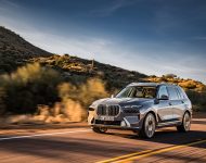 2023 BMW X7 - Front Three-Quarter Wallpaper 190x150
