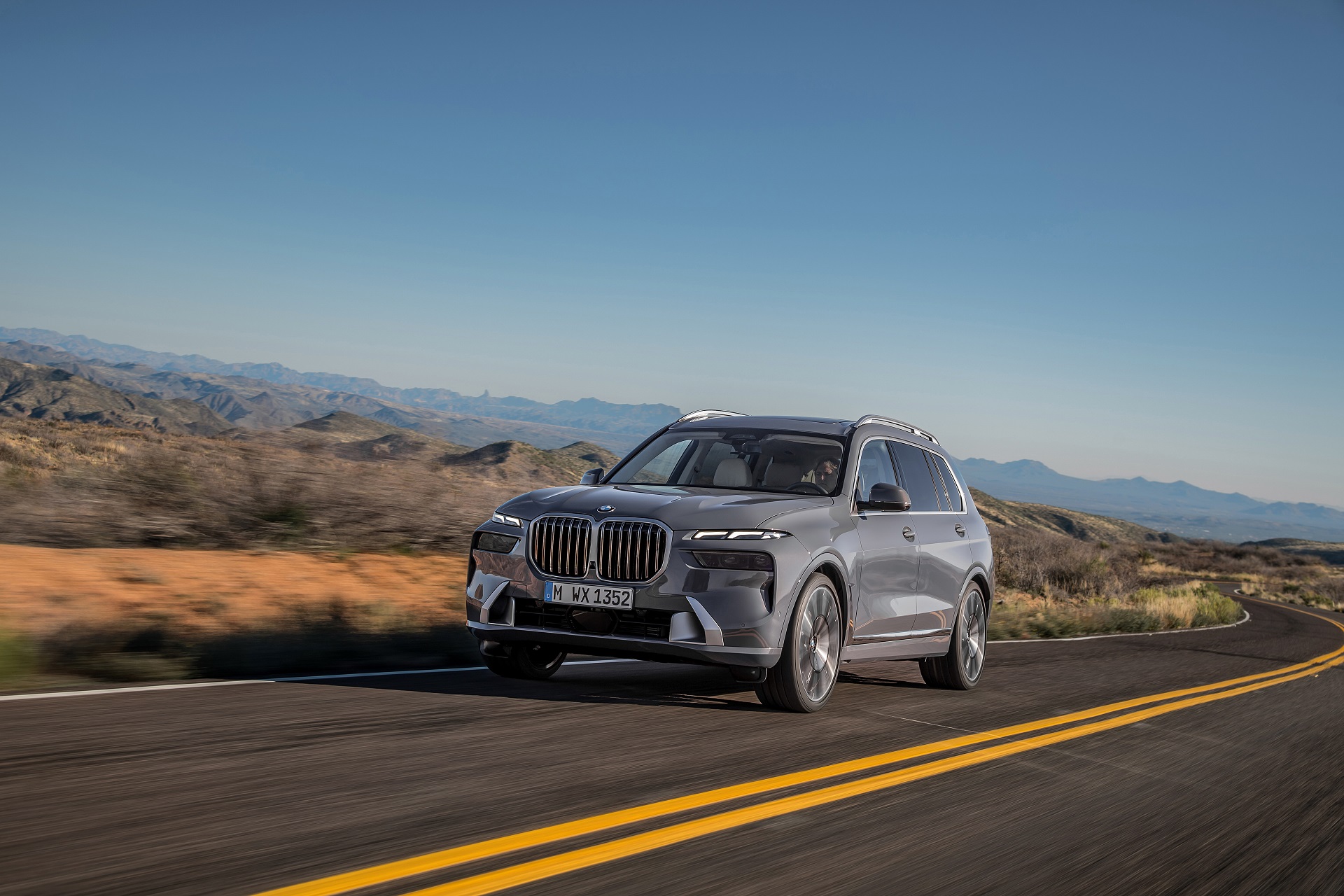 Download 2023 BMW X7 - Front Three-Quarter HD Wallpaper 1920x1280 #17