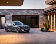 2023 BMW X7 - Front Three-Quarter Wallpaper 190x150