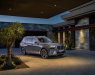 2023 BMW X7 - Front Three-Quarter Wallpaper 190x150