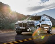 2023 BMW X7 - Front Three-Quarter Wallpaper 190x150