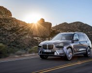 2023 BMW X7 - Front Three-Quarter Wallpaper 190x150