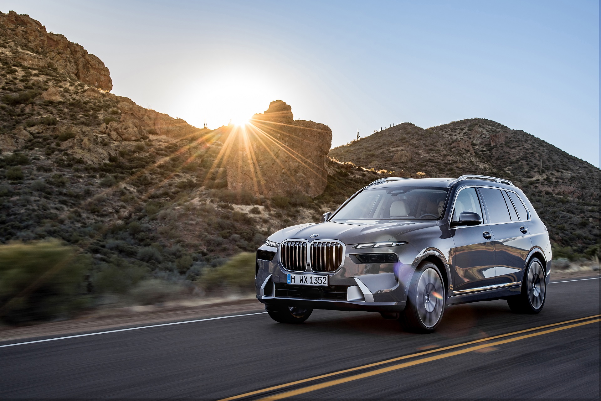 Download 2023 BMW X7 - Front Three-Quarter HD Wallpaper 1920x1280 #21
