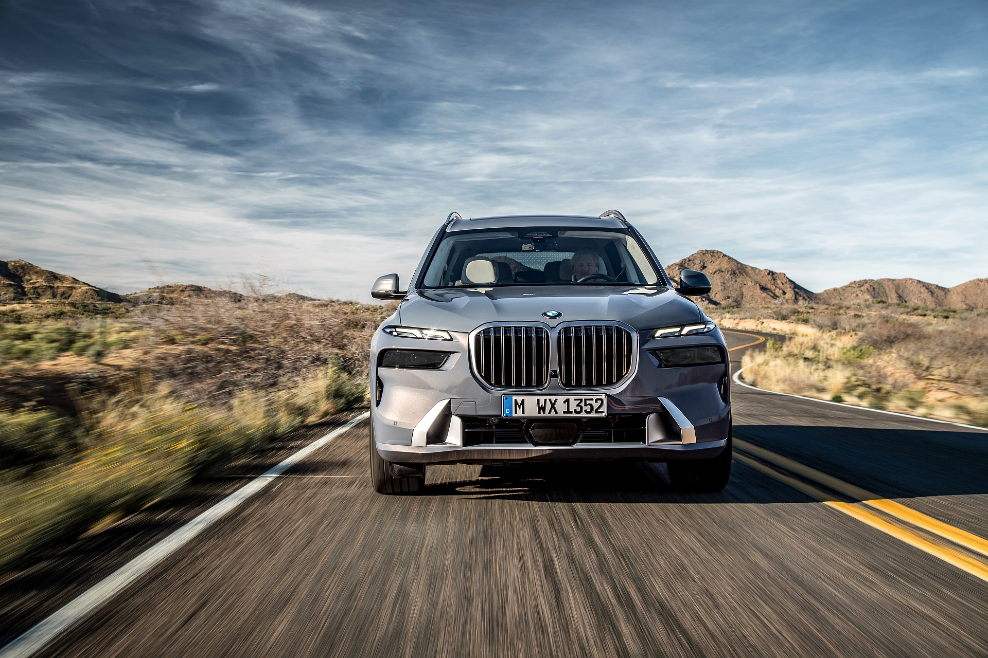 Download 2023 BMW X7 - Front HD Wallpaper 1920x1280 #6