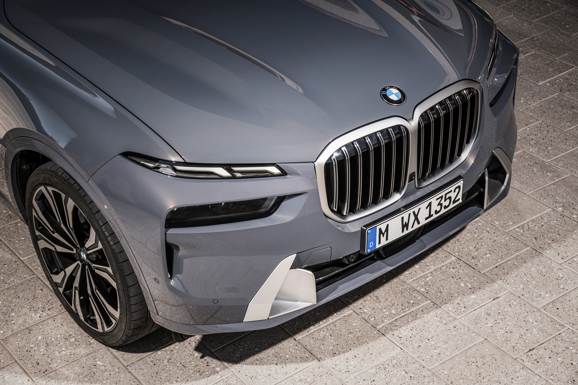 Download 2023 BMW X7 - Grille HD Wallpaper 1920x1280 #45