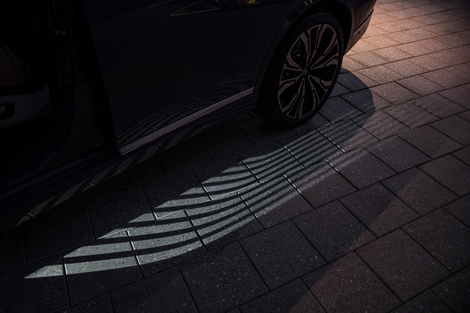 Download 2023 BMW X7 - Ground Projection HD Wallpaper 1920x1280 #52