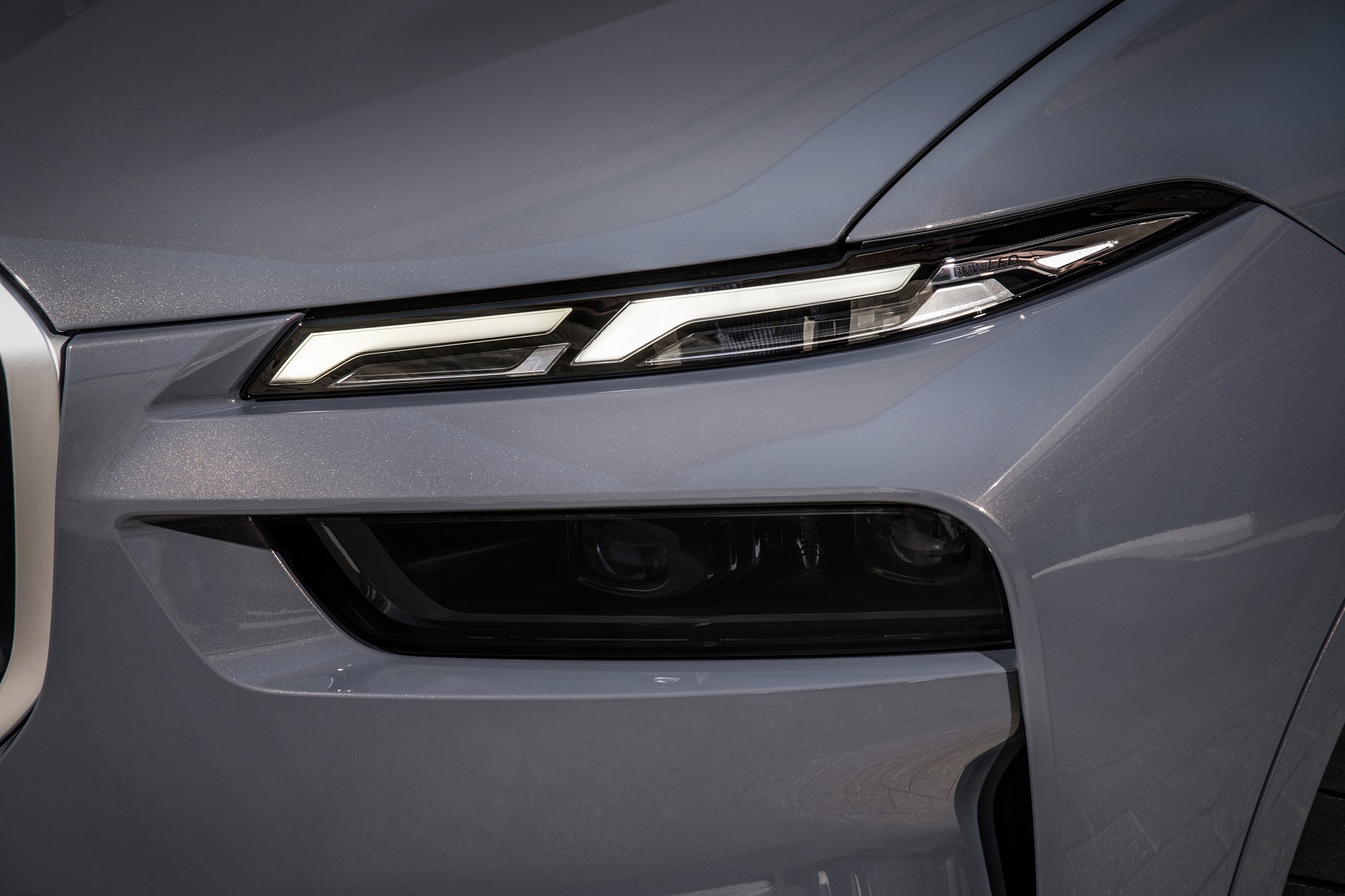 Download 2023 BMW X7 - Headlight HD Wallpaper 1920x1280 #48