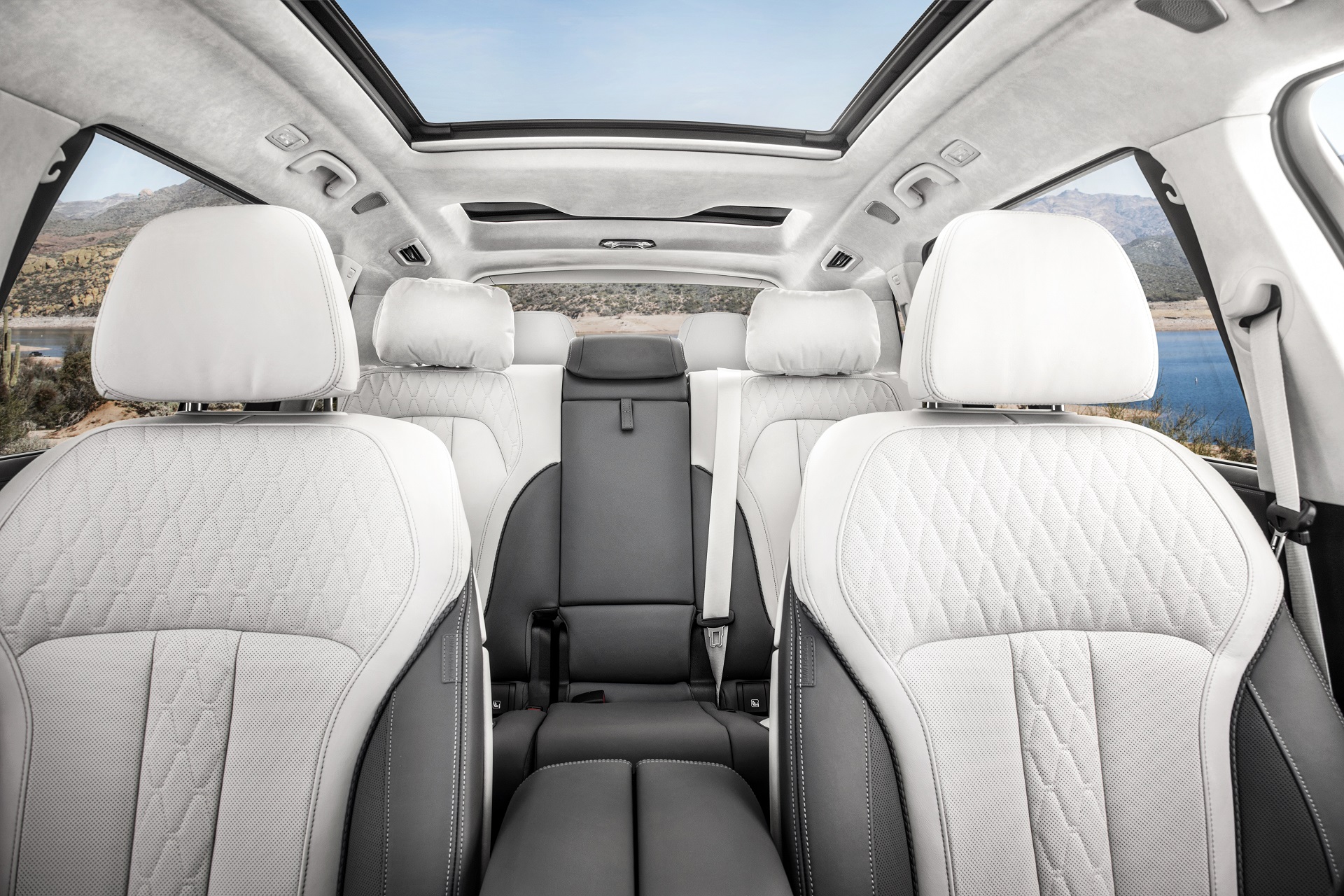 Download 2023 BMW X7 - Interior, Seats HD Wallpaper 1920x1280 #61