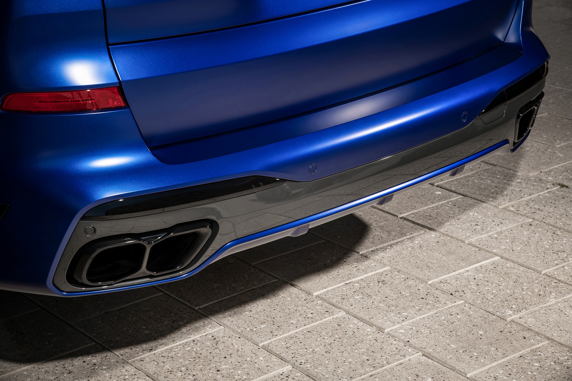 Download 2023 BMW X7 M60i xDrive - Exhaust HD Wallpaper 1920x1280 #44