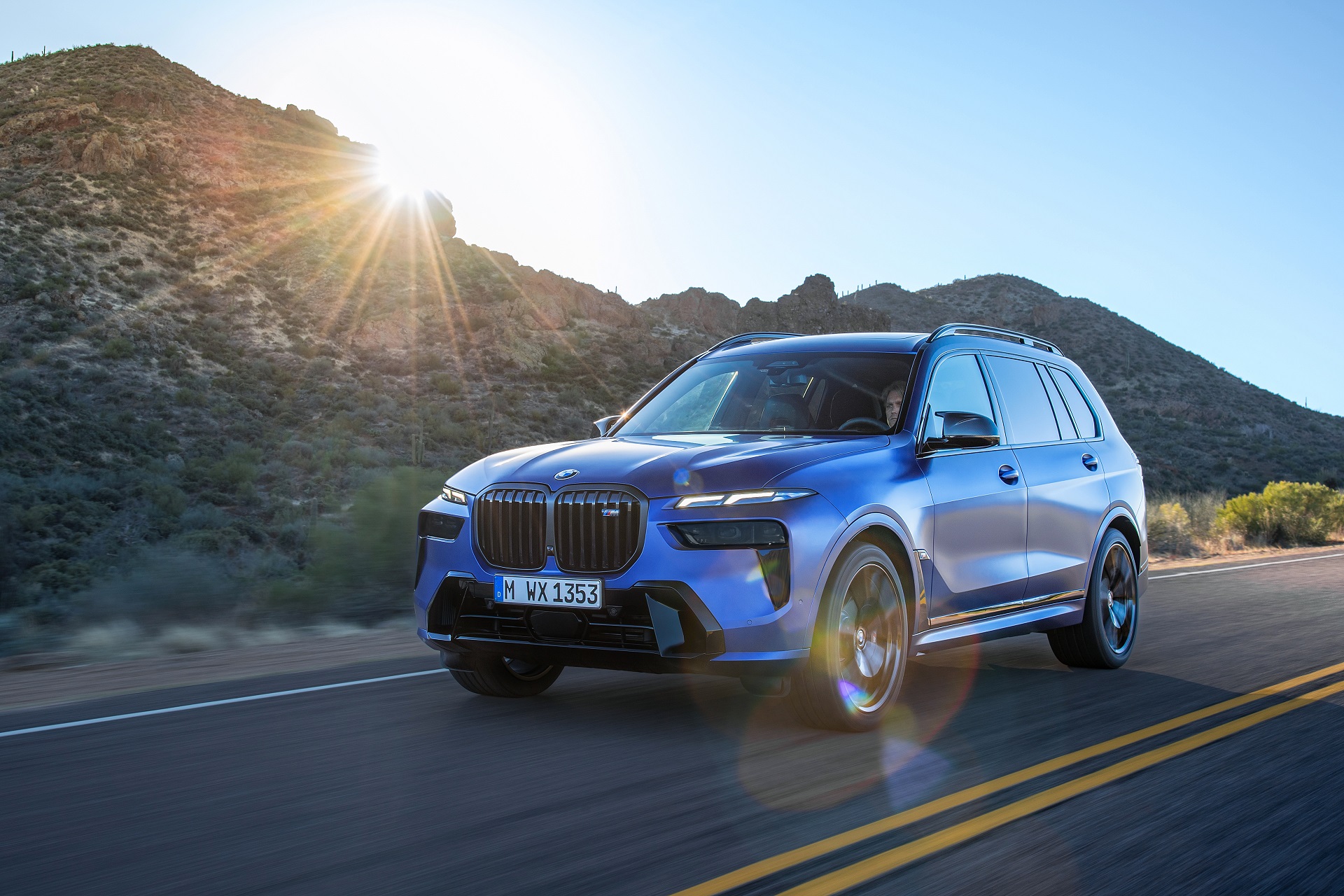 Download 2023 BMW X7 M60i xDrive - Front Three-Quarter HD Wallpaper 1920x1280 #9