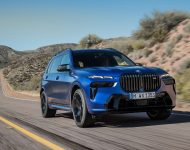 2023 BMW X7 M60i xDrive - Front Three-Quarter Wallpaper 190x150