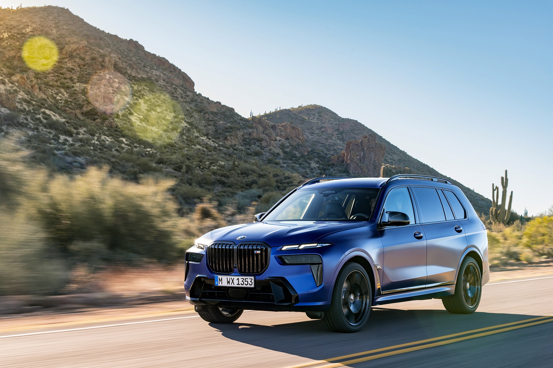 Download 2023 BMW X7 M60i xDrive - Front Three-Quarter HD Wallpaper 1920x1280 #10