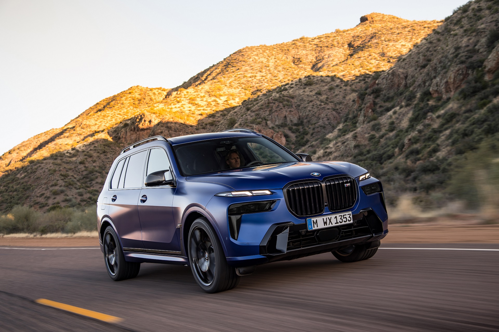 Download 2023 BMW X7 M60i xDrive - Front Three-Quarter HD Wallpaper 1921x1280 #4