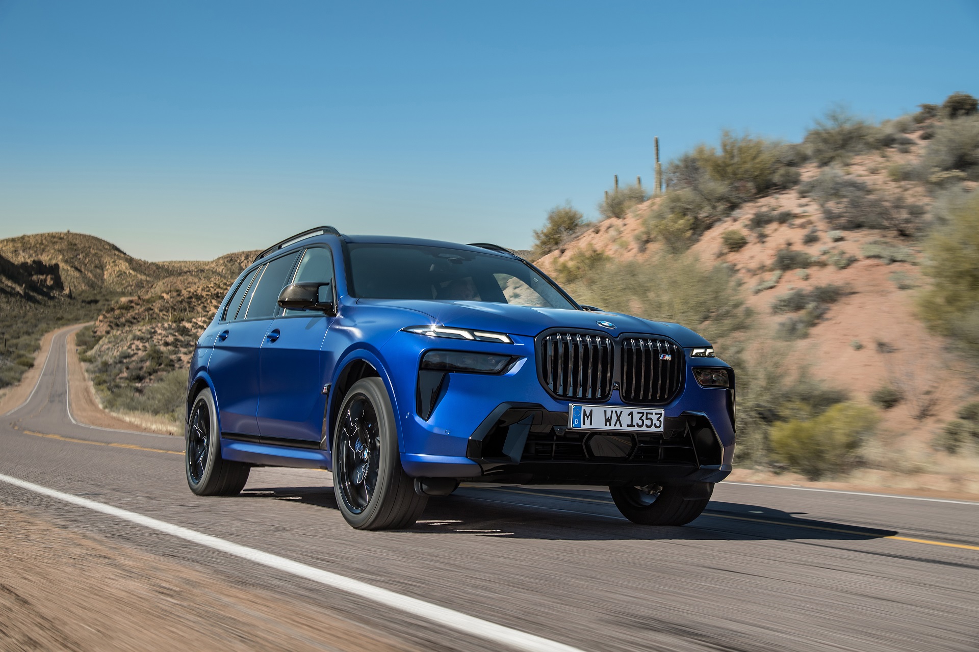 Download 2023 BMW X7 M60i xDrive - Front Three-Quarter HD Wallpaper 1920x1280 #1